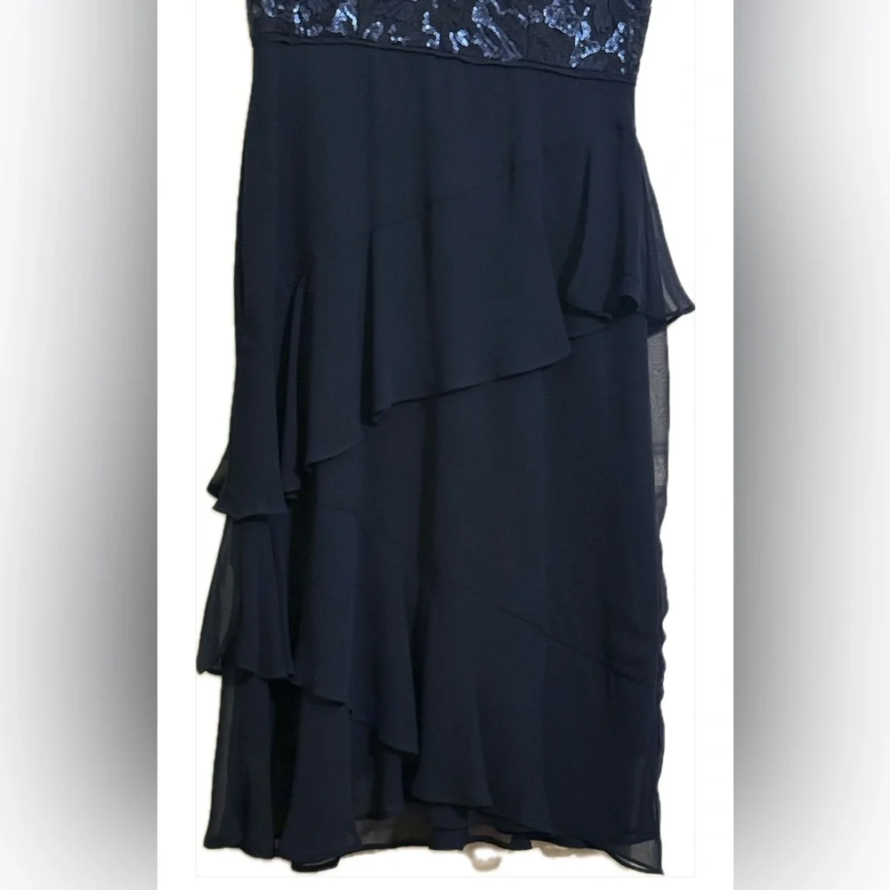 Adrianna Papell Navy Floral Lace and Chiffon Midi Dress. Size 4 - Picture 3 of 7